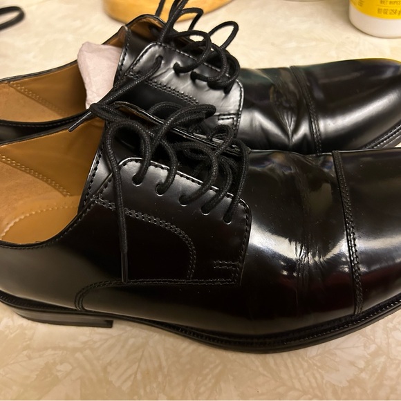Dress shoes - Picture 3 of 5